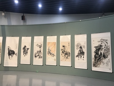 內(nèi)蒙古通俗文藝研究會(huì)第四屆會(huì)員書畫作品展在呼和浩特舉行 文化經(jīng)紀(jì)人服務(wù)的推動(dòng)作用